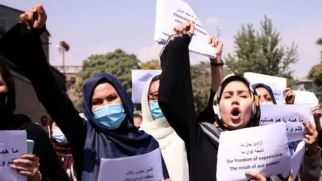 Afghan women dey protest