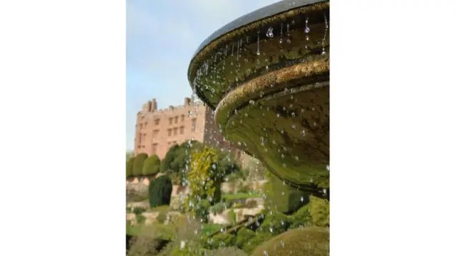 نافورة مياه