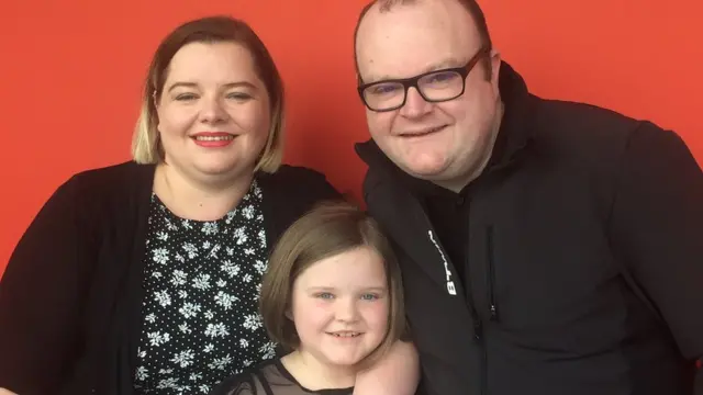 Harper con Jodie y John