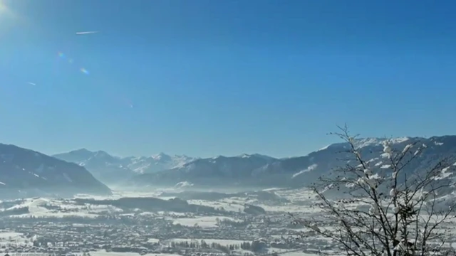 Quang cảnh xunh quanh ngôi nhà ở gần Salzburg của Áo, nơi đang tìm người trông nom