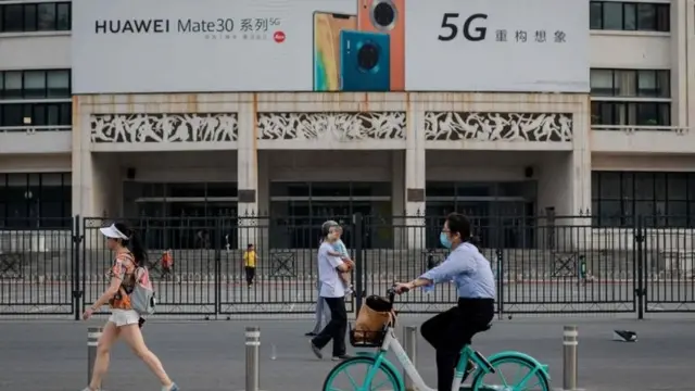Huawei billboard in Beijing