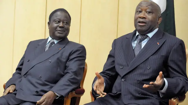 En parlant de ceux de sa génération, Alassane Ouattara fait allusion à Henri Konan Bédié (à gauche) et Laurent Gbagbo.