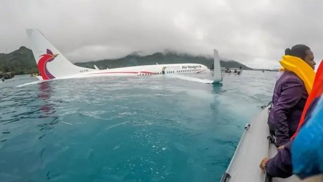 Eylül ayında Avustralya'nın kuzeyinde bulunan Mikronezya'da iniş yapmak isterken pisti ıskalayan Boeing 737-800 lagüne inmişti.