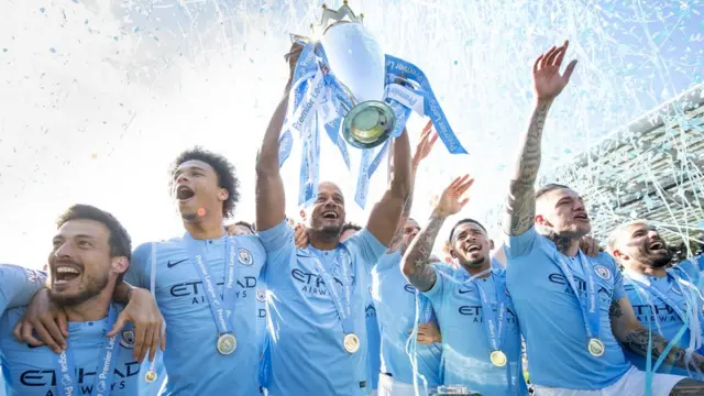 قهرمانی در جام حذفی سال ۲۰۱۹، دوازدهمین جامی است که وینسنت کمپانی با سیتی برده. او با این تیم دو بار هم قهرمان جام خیریه انگلیس (مسابقه بین قهرمان لیگ و جام حذفی) شده است