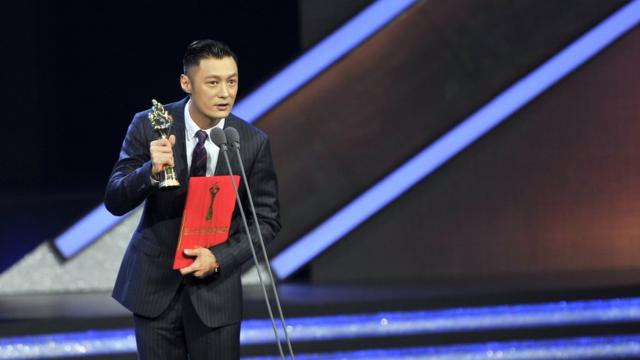 9月28日，2017华语电影杭州盛典暨第五届"十大华语电影"表彰典礼在浙江杭州举行。图为余文乐凭借在电影《一念无明》中富有张力的表演被评为年度男演员。