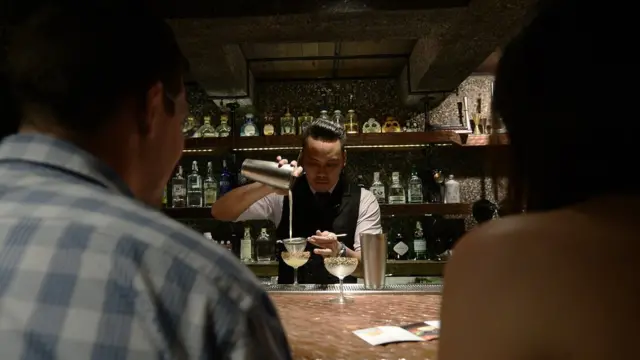 เคซีย์และเดแวน คีน รอชิมค็อกเทล Sip Some Thai