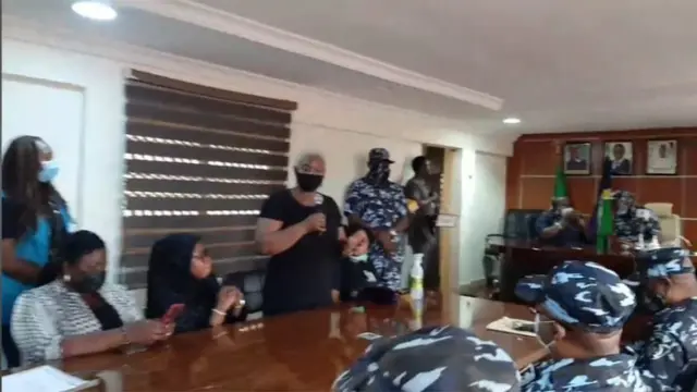 Ọga ọlọpaa n ba awọn ajafẹtọ ẹni sọrọ