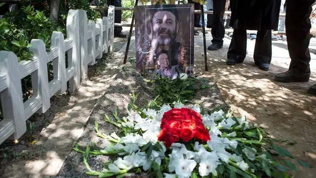 مراسم خاکسپاری محمد علی کشاورز