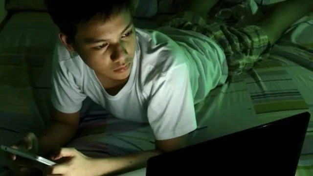 ลอร์ด เบสต์ ระบุว่า เด็กจำนวนมาก "ติดหน้าจอ" และไม่ยอมนอน