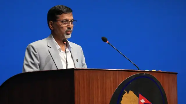 अर्थमन्त्री शर्मा