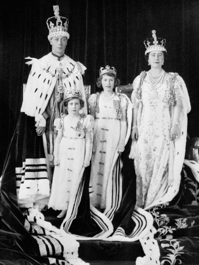 Rei George 6º, princesas Elizabeth e Margaret e a rainha Elizabeth