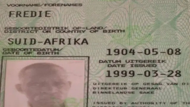 الوثائق الرسمية تشير إلى أنه من مواليد 1904