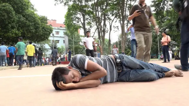 শহীদ মিনারে হামলায় আহত ছাত্র মাসুদ রানা।