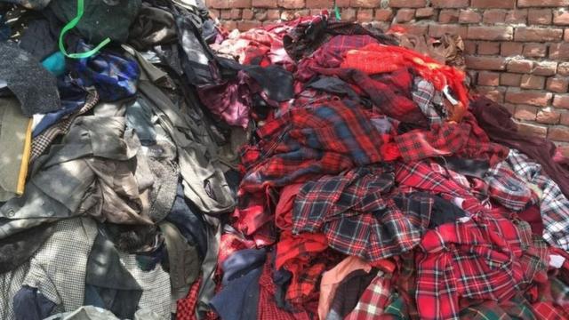 La plupart des vêtements usés ou déchirés en provenance d'Europe ou des Etats-Unis sont recyclés à Panipat (Inde)