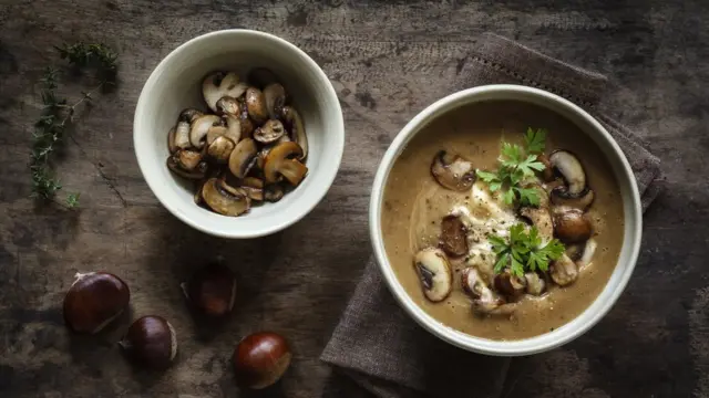 Суп из грибов с каштанами