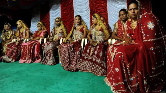 ورځپاڼه وايي داسې نورې بېلگې هم شته چې جوړې هماغه د واده په ورځ سره طلاق شوي.