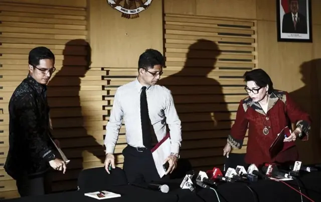 Setiap tahun KPK tidak hanya menyidik kasus korupsi baru, tapi juga menyelesaikan perkara yang tak kunjung tuntas pada tahun-tahun sebelumnya.