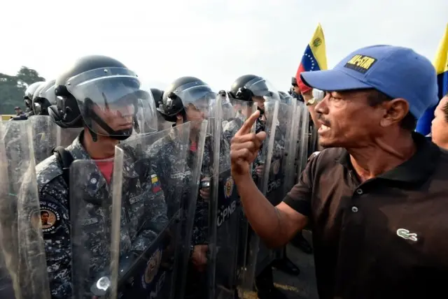 Venezuela'nın Kolombiya sınırında Maduro karşıtı gösteriler düzenleniyor