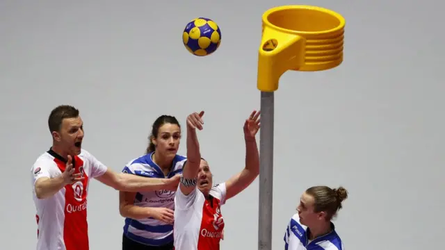 Juego de korfball en Holanda