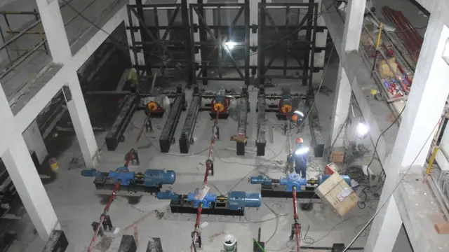 Ảnh chụp bên trong công trường xây dựng cung hữu nghị Việt Trung hôm 22/4