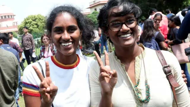 जश्न मनाते समलैंगिक