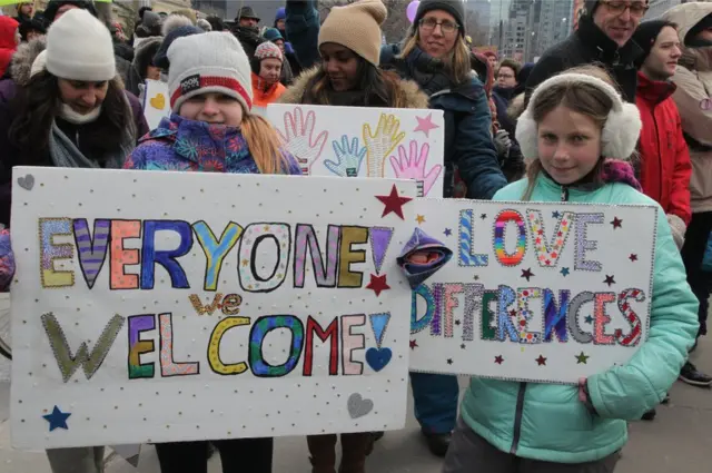 శరణార్థులకు మద్దతుగా కెనడాలో ప్రదర్శన