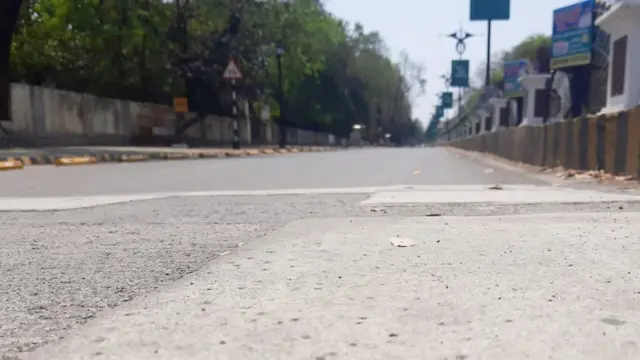 ओस पडलेले रस्ते