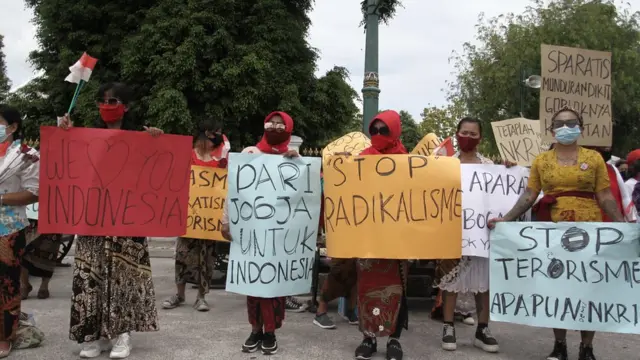 Sejumlah masa dari Masyarakat Bela Keutuhan NKRI (Masbehi) Yogyakarta melakukan aksi damai di kawasan Titik Nol Kilometer Yogyakarta, DI Yogyakarta, Senin (30/11)