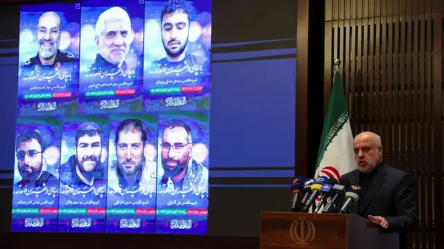 O'tgan hafta Eronning Livandagi elchisi Mojtaba Amoniyning chaqiruv qurilmasi portlaganida u og'ir yaralandi.