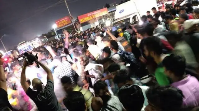 கோயம்பேட்டில் தடியடி