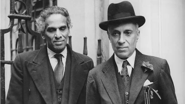 कृष्णा मेनन के साथ नेहरू