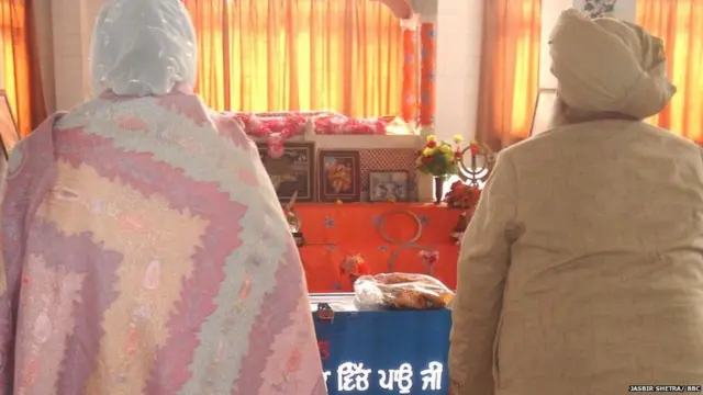 ਐੱਨਆਰਆਈ ਪਤੀ ਵੱਲੋਂ ਛੱਡੇ ਜਾਣ 'ਤੇ ਸੁਹਰਾ ਪਰਿਵਾਰ ਵੀ ਮੂੰਹ ਫੇਰ ਲੈਂਦਾ ਹੈ।