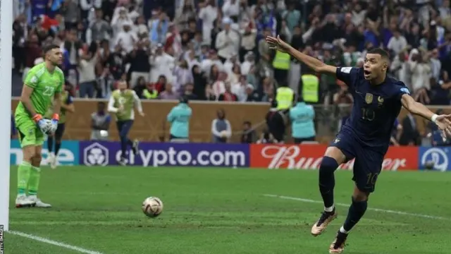 Mbappe Kylian Mbappe futbol üzrə dünya kuboku