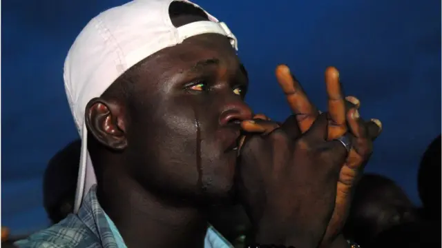 Nwata nwoke na-ebe akwa