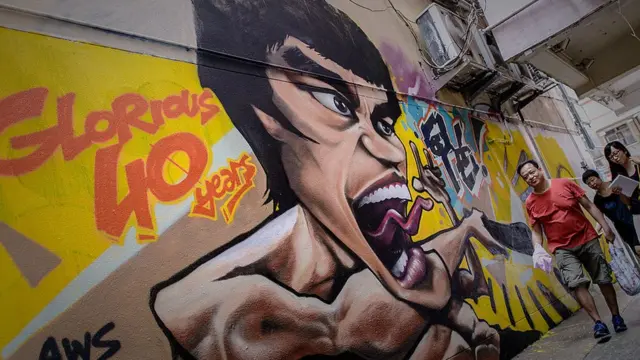 হংকং এর দেয়ালে ব্রুস লীকে নিয়ে গ্রাফিটি বা দেয়ালচিত্র