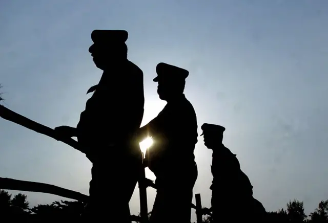 'பெண் தற்கொலை: மிரட்டியதா போலீஸ்?'