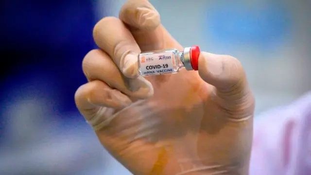 Перегони трьох вакцин. Ми їх порівняли, і ось що з цього вийшло