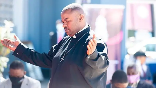 One of di officials wey host service of prayer for late St. Israella