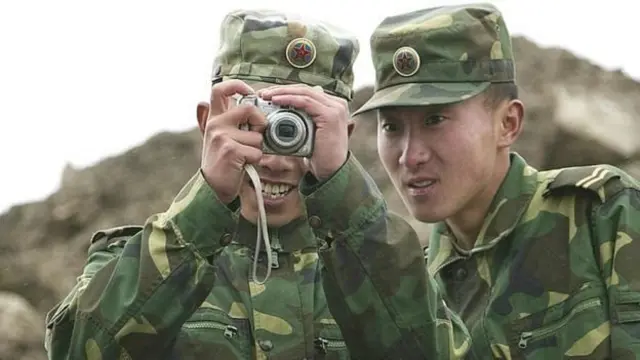 چینی فوجی سرحد پر نگرانی کرتے ہوئے