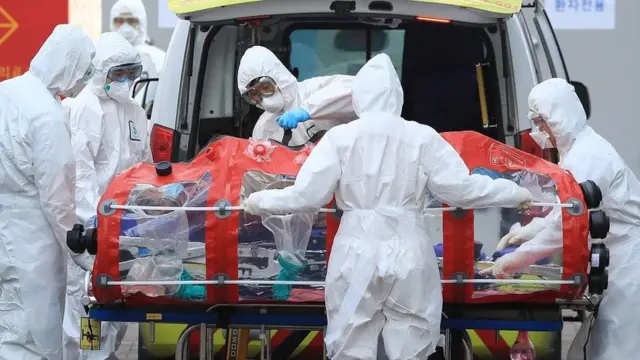 폐렴 소견이 있으면서 산소치료를 필요로 하는 중증환자가 투약 받을 수 있다