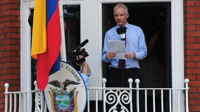 Джулиан Ассанж