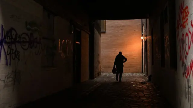 ১৯৯০এর দশকে মাদকাসক্তির কারণে সুইস সমাজে এক গভীর অন্ধকার নেমে এসেছিল