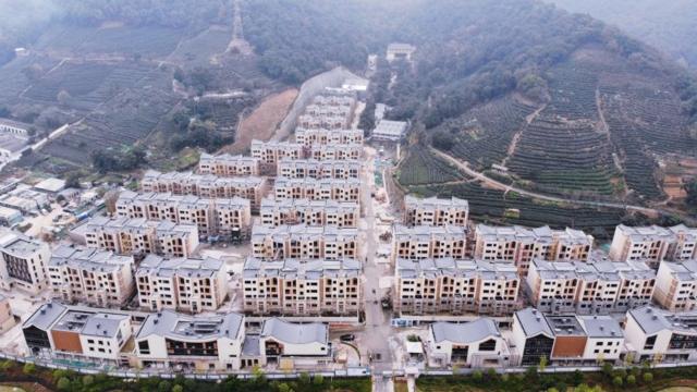 Những khu nhà mới đã được xây dựng cho những người nghèo ở vùng nông thôn Trung Quốc