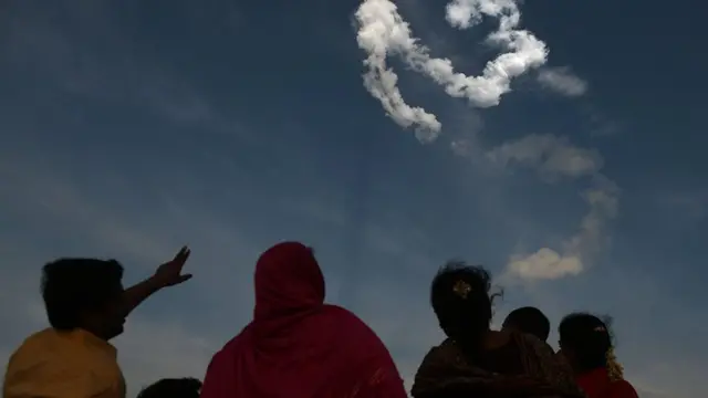 'வெற்றிகரமாக விண்ணில் பாய்ந்தது ஜி.எஸ்.எல்.வி மார்க்3 - டி2 ராக்கெட்'