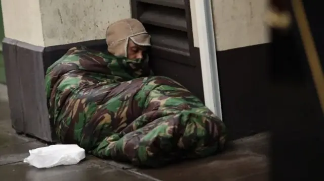 มีคนไร้บ้านที่ต้องอาศัยนอนตามถนน 4,134 คนทั่วสหราชอาณาจักรเมื่อปีที่แล้ว