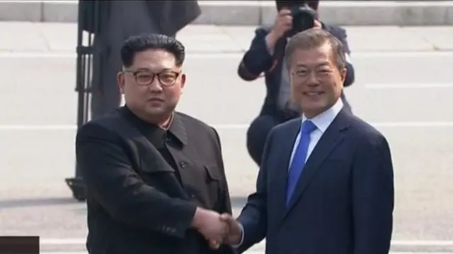 උතුරු සහ දකුණු කොරියානු නායකයින් අතර ඓතිහාසික හමුව අප්‍රේල් මාසයේදී පැවැත්විණි.