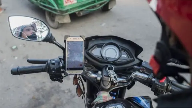 যানজটের কারণে মোটরসাইকেল বাহন হিসাবে ঢাকাবাসীর কাছে জনপ্রিয় হয়ে উঠেছে