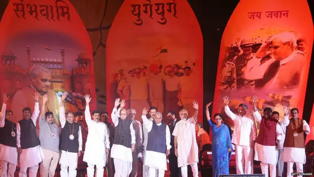 मुंबईत एका कार्यक्रमादरम्यान भाजप नेते