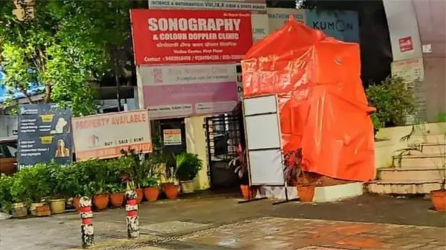 విగ్రహాన్ని తొలగించి గుడిని మూసివేశారు.