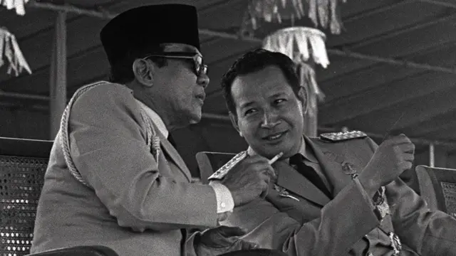 Presidente Sukarno e general Suharto.